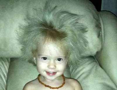 دختری با مزه با موهای شبیه انیشتین (عکس)