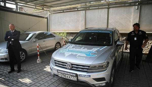 حضور رکورد دارترین راننده دنیا در تهران (عکس)
