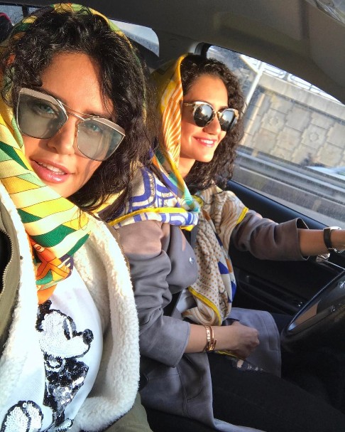 تیپ جالب الناز شاکردوست و خواهرش در تهرانگردی (عکس) تیپ جالب الناز شاکردوست و خواهرش در تهرانگردی (عکس)
