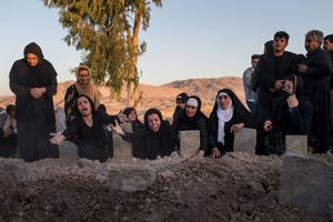 تصاویر تکان دهنده مزار قربانیان زلزله سر پل ذهاب