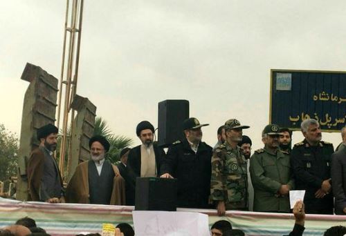 تصاویر دیدنی رهبر انقلاب در بین مردم زلزله زده کرمانشاه