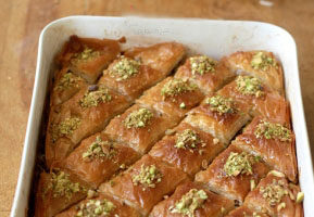طرز تهیه شیرینی مخصوص شب یلدا