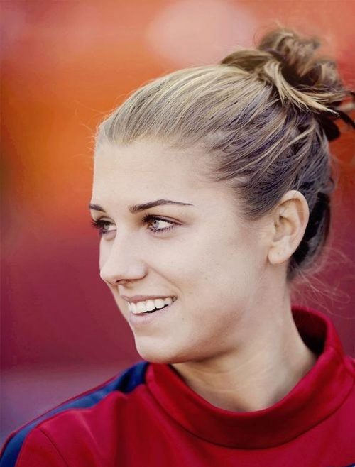 تصاویر و بیوگرافی زیباترین دختر فوتبالیست جهان
