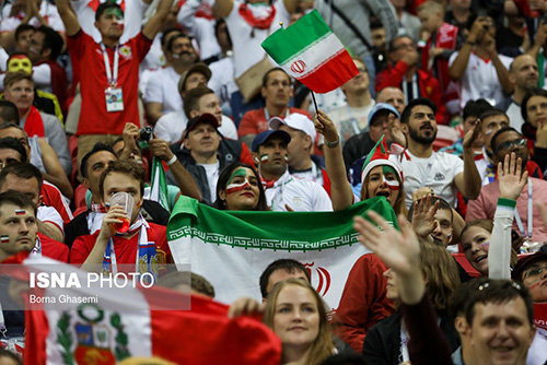 تصاویر حاشیه و تماشاچیان بازی ایران و اسپانیا