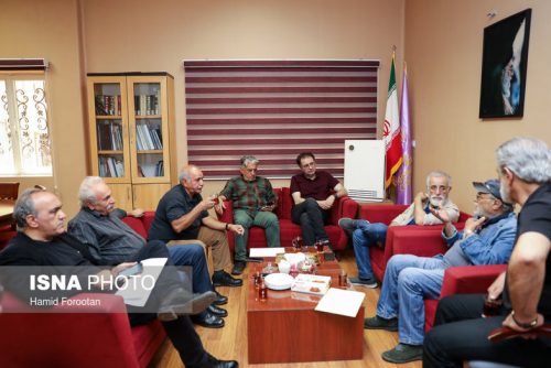 بازیگران و هنرمندان در منزل مرحوم عزت الله انتظامی (عکس)