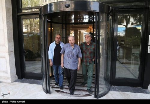 بازیگران و هنرمندان در منزل مرحوم عزت الله انتظامی (عکس)