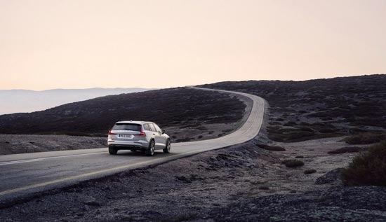 رونمایی از جدیدترین مدل ولوو v60 کراس کانتری (عکس)