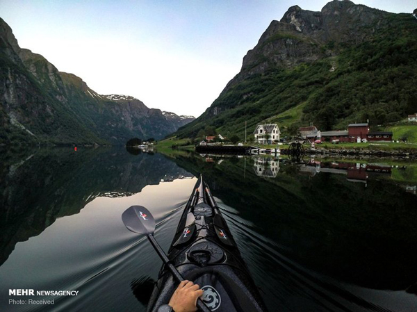 عکس های شگفت انگیز از دریاچه های نروژ با کایاک