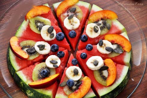 دسر خوشمزه مخصوص شب یلدا پیتزا هندوانه ای دسر خوشمزه مخصوص شب یلدا پیتزا هندوانه ای