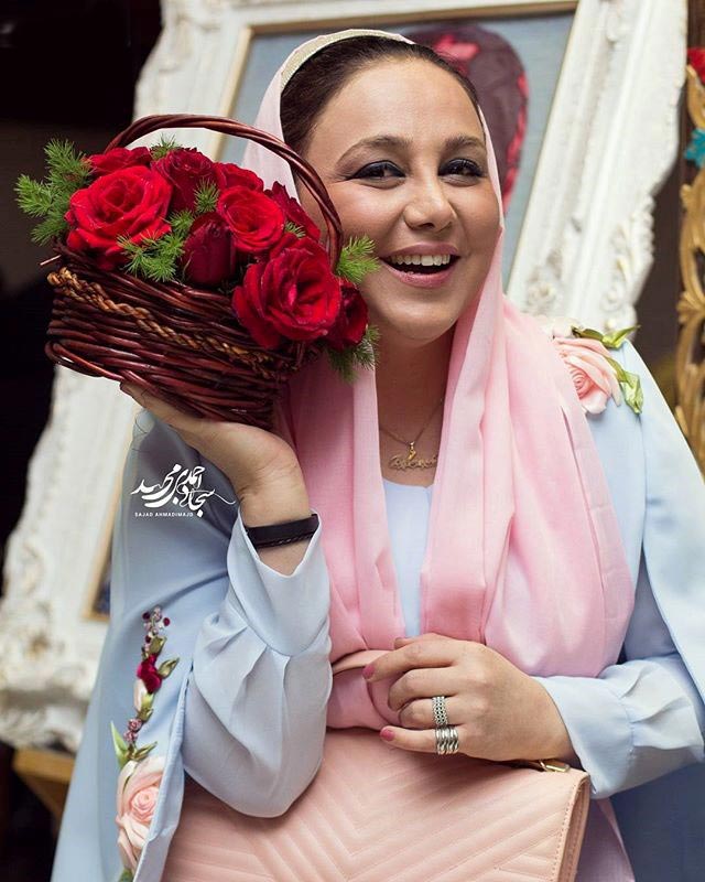عکس هایی از مدل مانتو و استایل جنجالی بهنوش بختیاری عکس هایی از مدل مانتو و استایل جنجالی بهنوش بختیاری