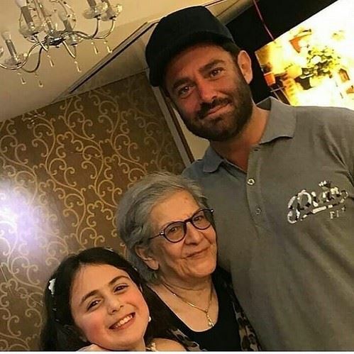 جدیدترین عکس های بازیگران و چهره ها در کنار خانواده جدیدترین عکس های بازیگران و چهره ها در کنار خانواده