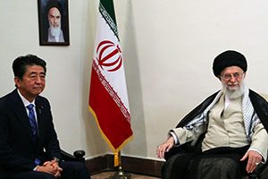 برخورد رهبر با نامه ترامپ و شینزو آیه رئیس جمهور ژاپن (عکس)