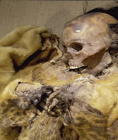 مومیایی کودکی که زنده زنده دفن شد