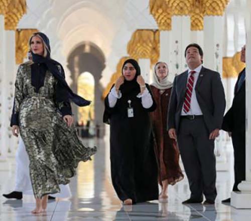حضور ایوانکا ترامپ با حجاب مانتو و روسری در مسجد (عکس)