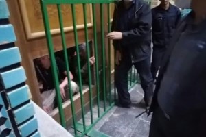 واکنش حوزه به شکستن در حرم حضرت معصومه (فیلم)