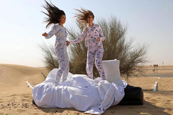 تبلیغ لباس خواب توسط خانم مدل اسرائیلی در امارات (عکس)