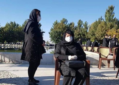 عکس گریه های همسر سابق و فعلی استاد شجریان در تشییع پیکرش عکس گریه های همسر سابق و فعلی استاد شجریان در تشییع پیکرش