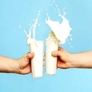 تاثیرات شگفت انگیز نوشیدن شیر بر سلامت دندان