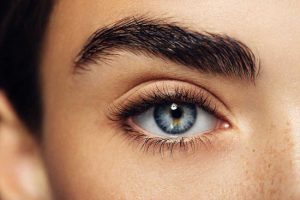 اگر ابروهای کمانی و پرپشت میخواهید از این روغن ها استفاده کنید