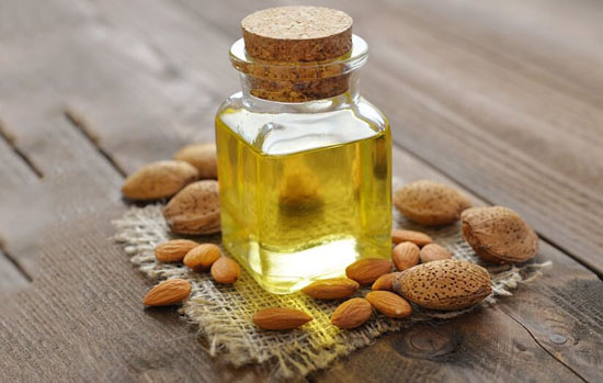 اگر ابروهای کمانی و پرپشت میخواهید از این روغن ها استفاده کنید اگر ابروهای کمانی و پرپشت میخواهید از این روغن ها استفاده کنید
