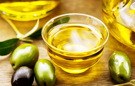 با این ترفند ها روغن زیتون اصل را از تقلبی تشخیص دهید با این ترفند ها روغن زیتون اصل را از تقلبی تشخیص دهید