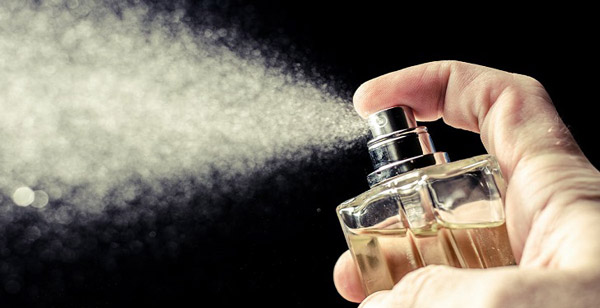 چگونه به ماندگاری بیشتر عطر و ادکلن کمک کنیم؟