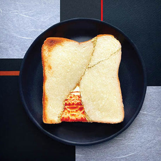 نان تست که تبدیل به بوم نقاشی برای این زن ژاپنی شده است