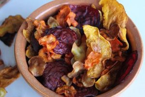 آموزش و طرز درست کردن چیپس سبزیجات در خانه