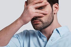 این پسر به خاطر خجالت زیادی آواره شد + عکس