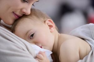 زمانی که به کودکتان شیر میدهید این آداب را رعایت کنید