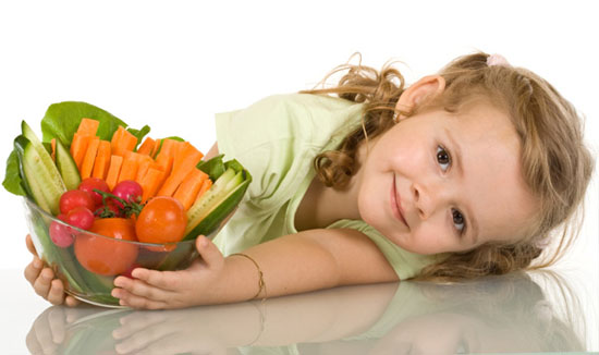 به کودکتان بیشتر از کالری مورد نیازش غذا ندهید
