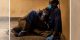 مرگ گوریل کوهی محبوب در آغوش صاحبش به طرز بسیار غمگین و عاشقانه