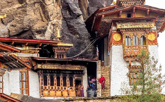 معبد زیبا و خاص تاکسانگ دیزانگ یا صومعه ببر در هیمالیا