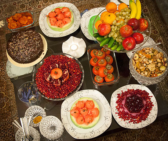 میز و سفره شب یلدا | عکس مدل چیدمان و تزیین سفره شب یلدا 1400 میز و سفره شب یلدا | عکس مدل چیدمان و تزیین سفره شب یلدا 1400