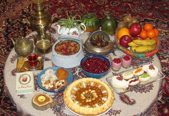 میز و سفره شب یلدا | عکس مدل چیدمان و تزیین سفره شب یلدا 1400 میز و سفره شب یلدا | عکس مدل چیدمان و تزیین سفره شب یلدا 1400