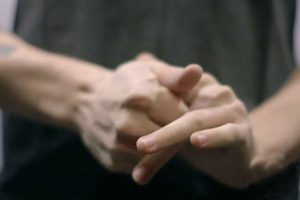 شکستن قولنج انگشتان دست خوب است یا بد ؟