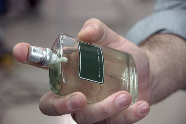 راهنمای کامل خرید و انتخاب عطر مردانه راهنمای کامل خرید و انتخاب عطر مردانه