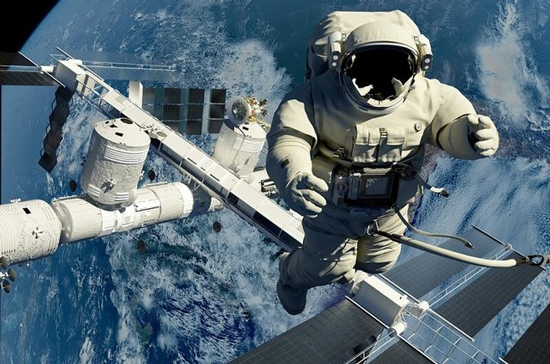 فضانوردی بدون لباس مخصوص چه عواقبی به همراه دارد؟