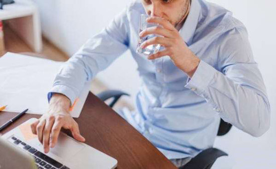 روش های آسان برای کاهش وزن و لاغری در محل کار