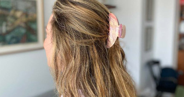 استفاده از گیره و کش مناسب ، چگونه موهای بلند را سالم نگه داریم؟
