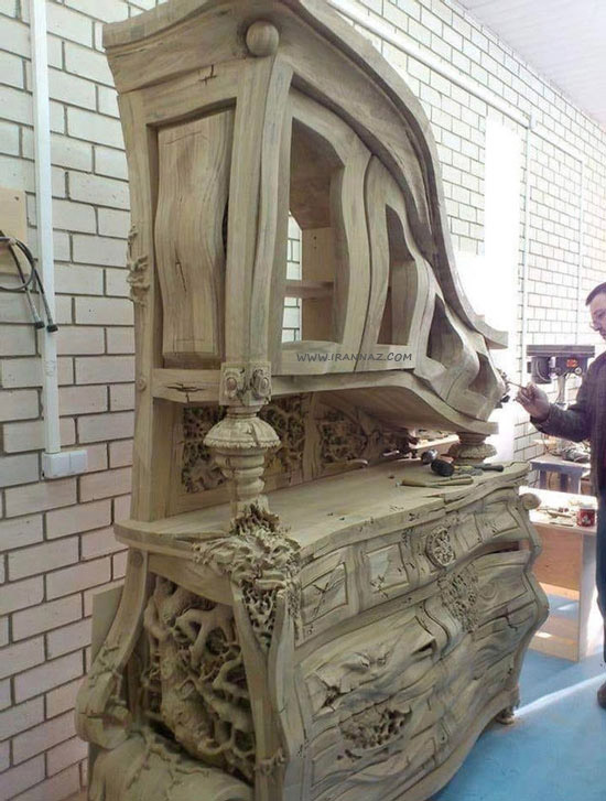 ویترین چوبی اثر هنری یک شخص هنرمند ، عکس های جالب از وسایل معمولی