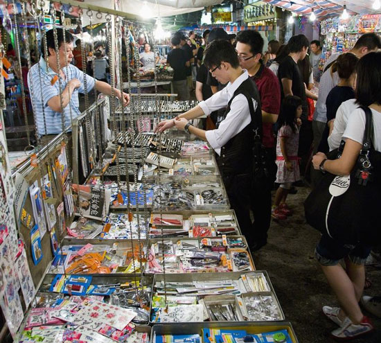 بازار شب در چین در خیابان و پیاده رو ها