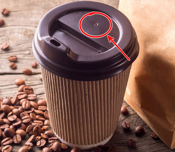 درب لیوان قهوه باید یک سوراخ داشته باشد