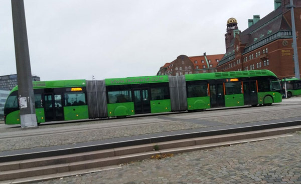اتوبوس ها در مالمو سوئد مثل واگن های برقی یا مترو