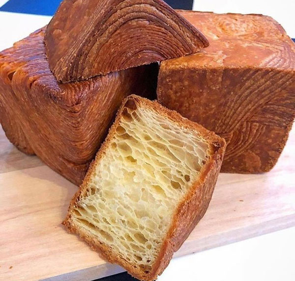 نان های کروسان شبیه تکه های چوب ، عکس های جالب از دنیای عجیب و غریب پیرامون ما