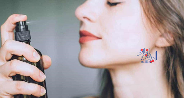 از گلاب به عنوان اسپری صورت یا فیس میست استفاده کنید ، روش های استفاده از گلاب برای زیبایی پوست