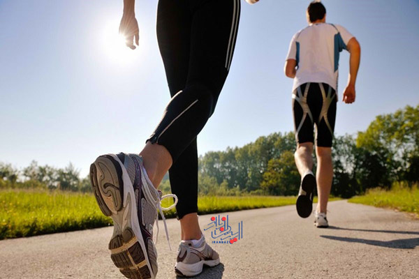 هنگام پیاده روی جلوتر از شما راه می رود