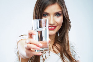 چطور با خوردن آب چربی سوزی و لاغر کنیم؟