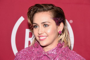 چرا مایلی سایرس – Miley Cyrus با پدرش قطع رابطه کرد؟