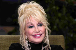 چرا دالی پارتن – Dolly Parton کلاه گیس می گذارد؟